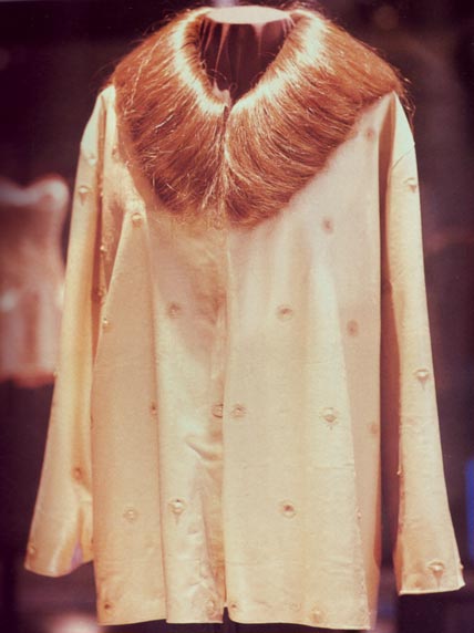 Coat (32K) Human Furrier 1995-99, silicon human skin, human hair